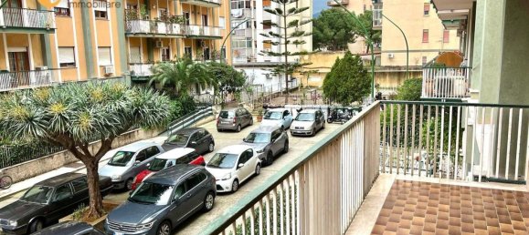 4-salle Appartement à Palermo, Italy No. 42144 46