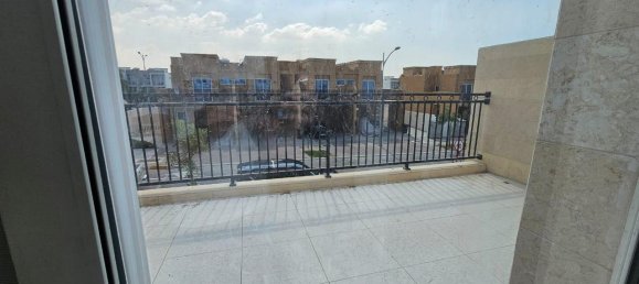 3 bedrooms Townhouse in Dubai, UAE No. 42959 2