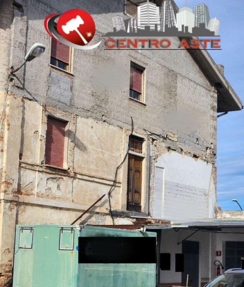 7 rooms Apartment in Città Sant'Angelo, Italy No. 292421