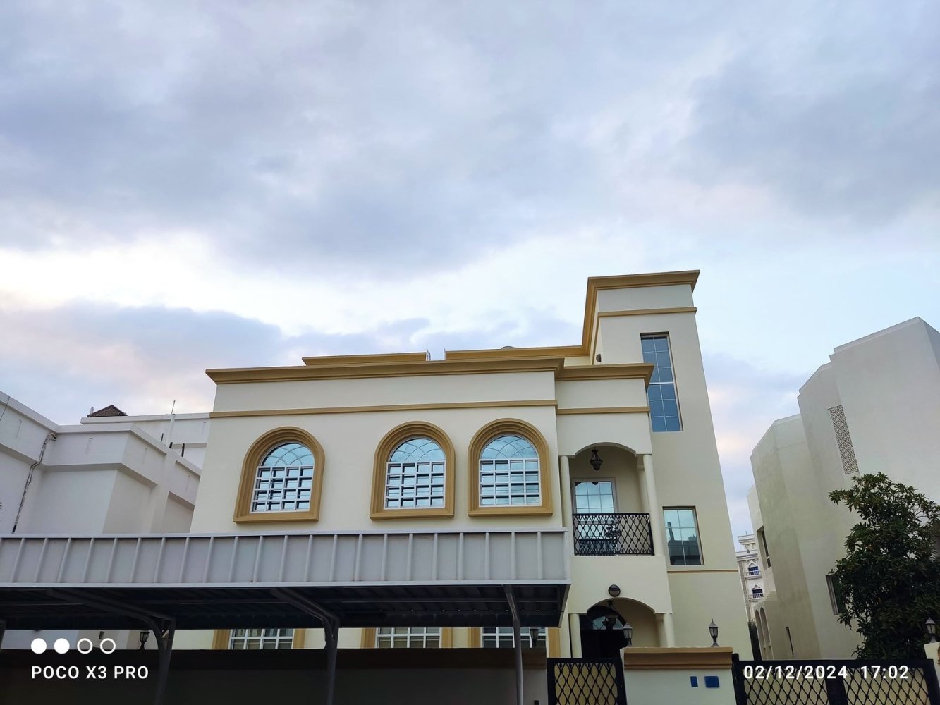 6 bedrooms Apartment in Al Khuwair, Oman No. 1709