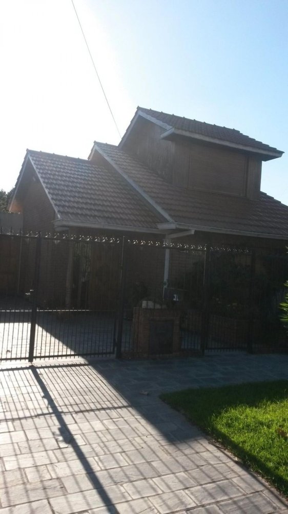3 bedrooms House in Mar del Plata, Argentina No. 69910