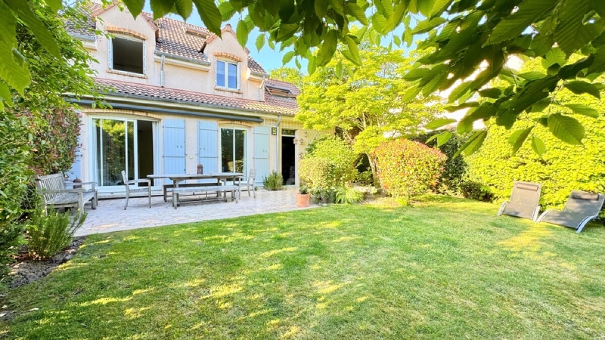 4 bedrooms House in Noisy-le-Roi, France No. 336352