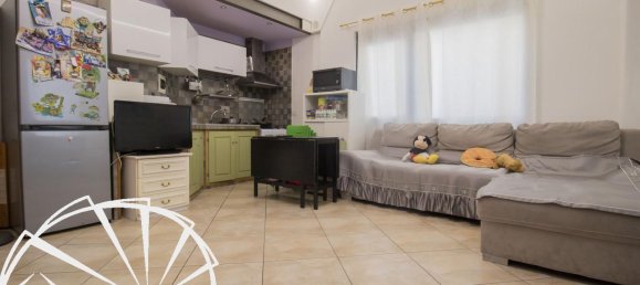 3 rooms Apartment in Prato, Italy No. 38744 4