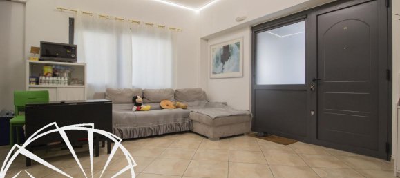 3 rooms Apartment in Prato, Italy No. 38744 3