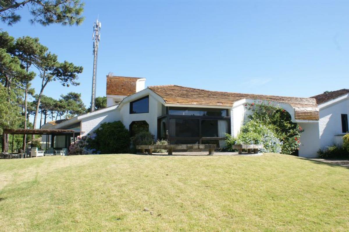 5 bedrooms House in Maldonado, Uruguay No. 12474