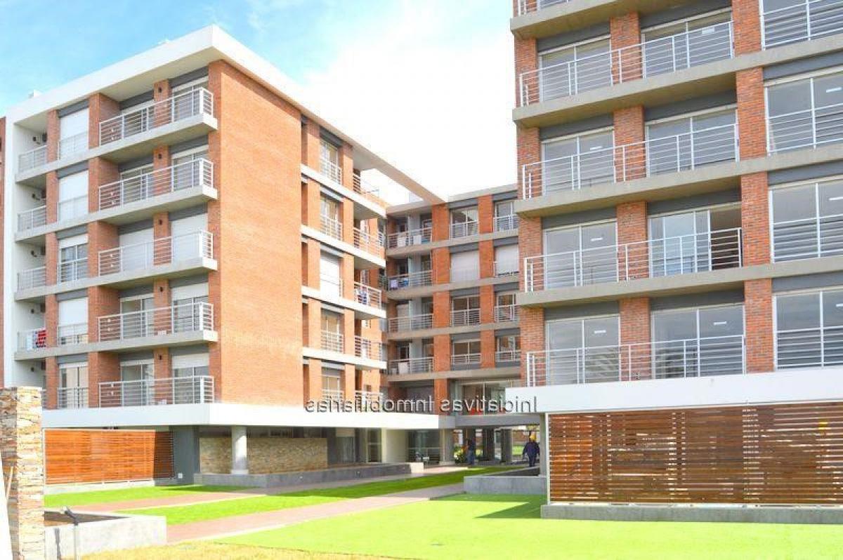 Apartamento de 3 dormitorios en Montevideo, Uruguay No. 11056