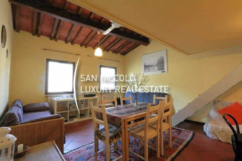 2 bedrooms Apartment in Florence, Italy No. 207305