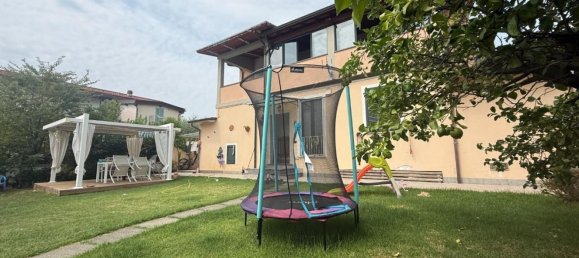 4 bedrooms House in Massa, Italy No. 334795 3