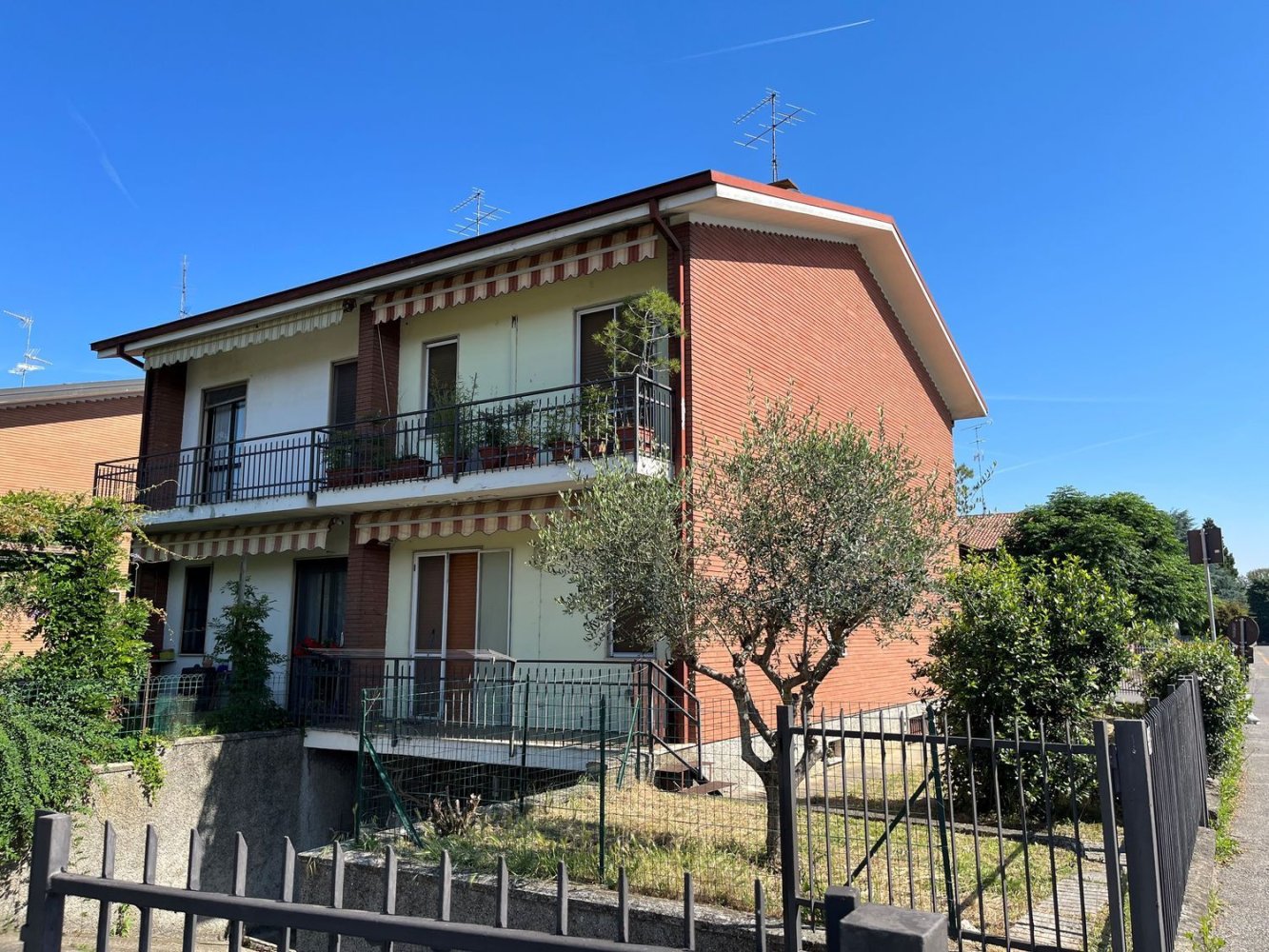 4 rooms House in San Colombano al Lambro, Italy No. 77022
