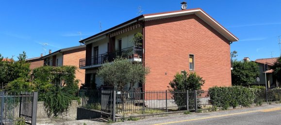 4 rooms House in San Colombano al Lambro, Italy No. 77022 3