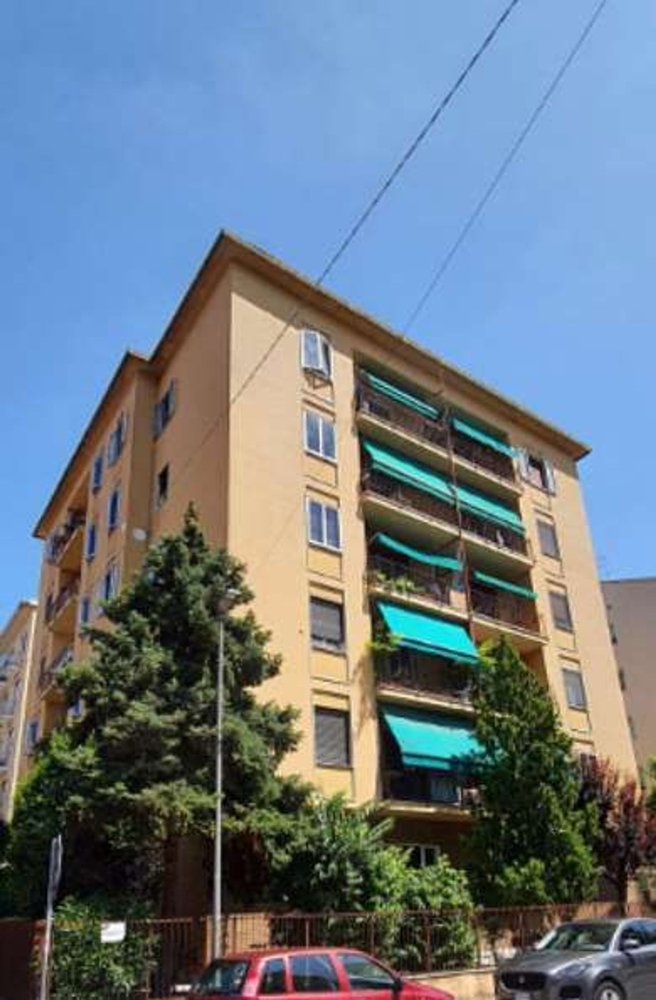 5 bedrooms Apartment in Mantua, Italy No. 381822