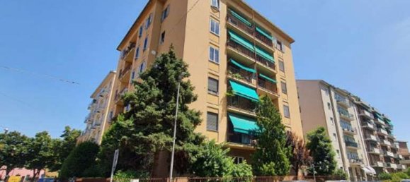 5 bedrooms Apartment in Mantua, Italy No. 381822 3