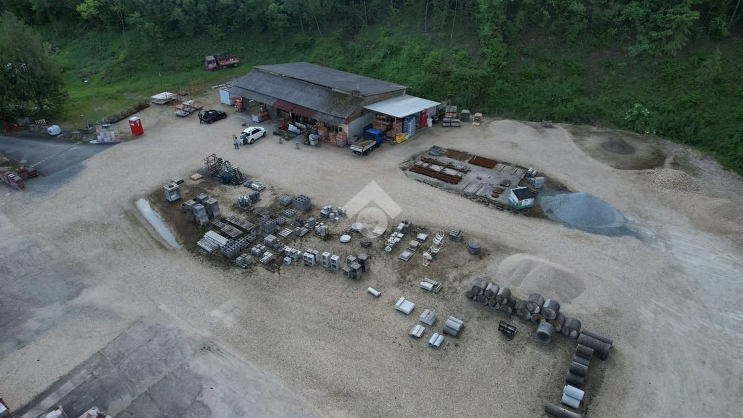 Lagerhaus in Trana, Italy 300m², Nr. 111064