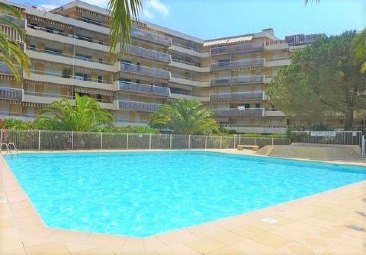 2 bedrooms Condo in Frejus, France No. 11570