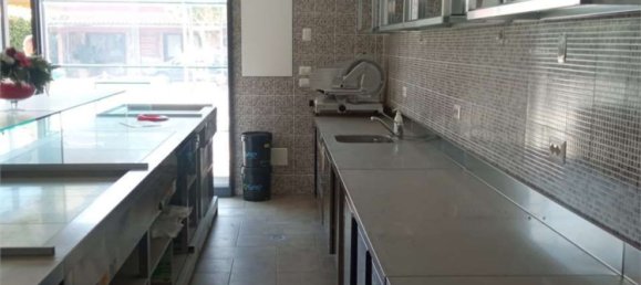 80m² Commercial property in Minturno, Italy No. 374671 8