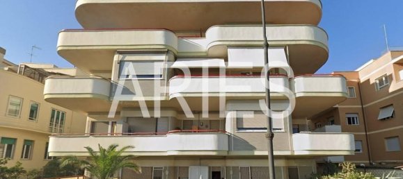 2 rooms Apartment in Rome, Italy No. 31738 2