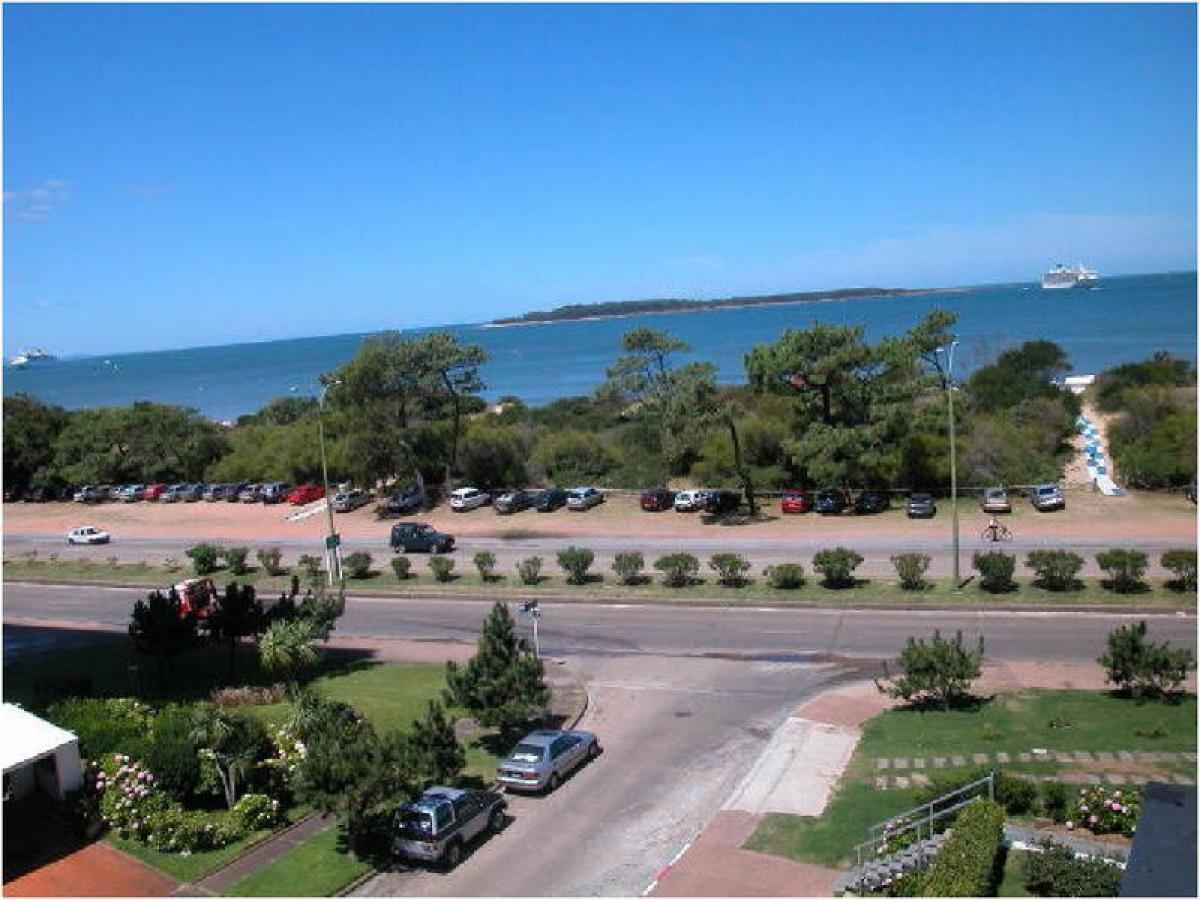 2 bedrooms Apartment in Maldonado, Uruguay No. 11176