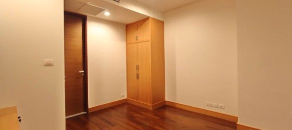 3 bedrooms Condo in Khlong Toei, Thailand No. 9480 30