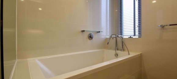 3 bedrooms Condo in Khlong Toei, Thailand No. 9480 18