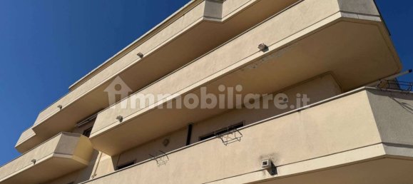 3 Schlafzimmer Wohnung in Torre de' Passeri, Italy, Nr. 43154 3