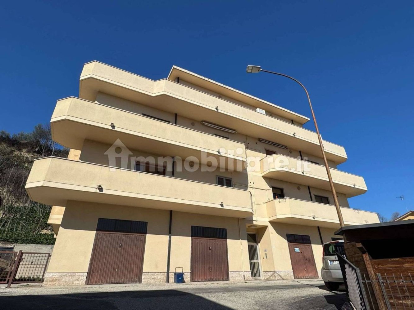 3 Schlafzimmer Wohnung in Torre de' Passeri, Italy, Nr. 43154