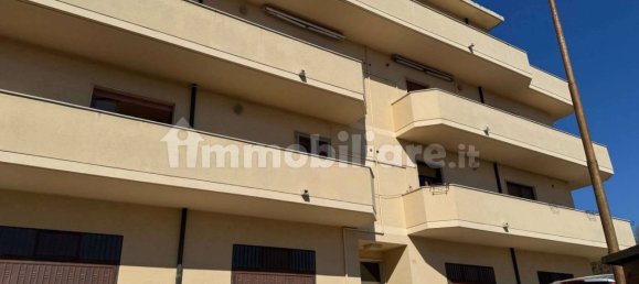 3 Schlafzimmer Wohnung in Torre de' Passeri, Italy, Nr. 43154 5