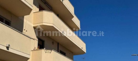 3 Schlafzimmer Wohnung in Torre de' Passeri, Italy, Nr. 43154 4