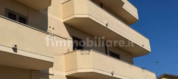 3 Schlafzimmer Wohnung in Torre de' Passeri, Italy, Nr. 43154 2