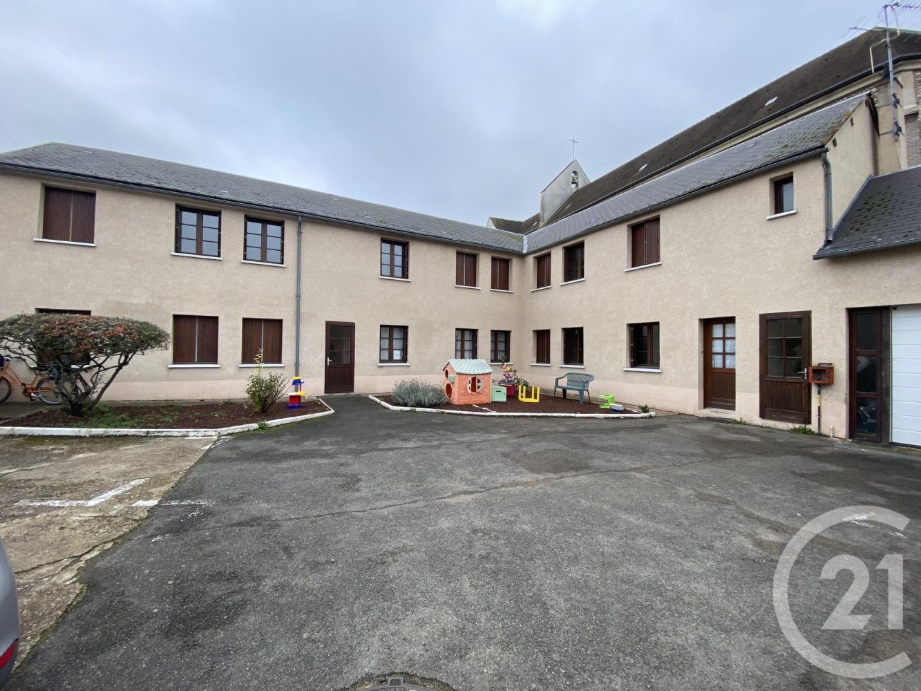 Edifício em Chartres, France 490 m² N.º 270098