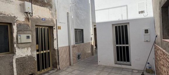 3 bedrooms House in Granadilla de Abona, Spain No. 188169 3