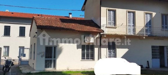 3 bedrooms House in Cassano Magnago, Italy No. 263546 4