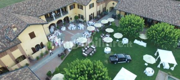 Отель, гостиница с 5 комнатами в Аграте Брианца, Италия № 312351 2