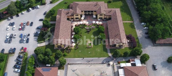 Отель, гостиница с 5 комнатами в Аграте Брианца, Италия № 312351 3