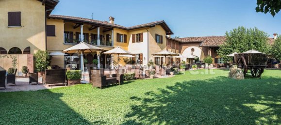 Отель, гостиница с 5 комнатами в Аграте Брианца, Италия № 312351 38