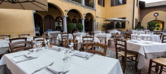 Отель, гостиница с 5 комнатами в Аграте Брианца, Италия № 312351 9