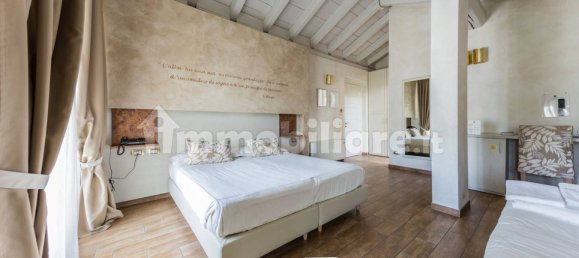 Отель, гостиница с 5 комнатами в Аграте Брианца, Италия № 312351 40