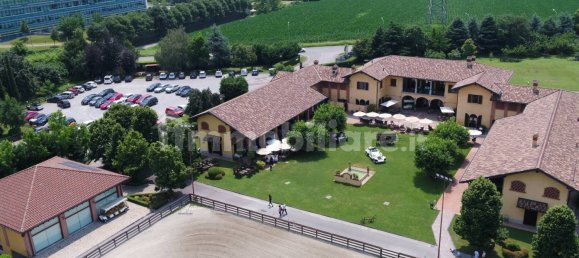Отель, гостиница с 5 комнатами в Аграте Брианца, Италия № 312351 4