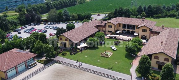 Отель, гостиница с 5 комнатами в Аграте Брианца, Италия № 312351 32