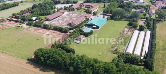 Отель, гостиница с 5 комнатами в Аграте Брианца, Италия № 312351 5