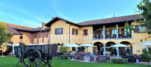 Отель, гостиница с 5 комнатами в Аграте Брианца, Италия № 312351 12