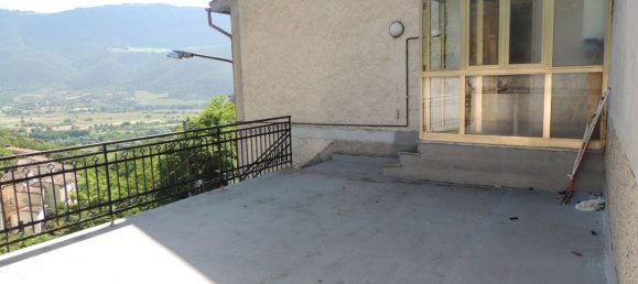 3 rooms Apartment in Capestrano, Italy No. 283200 4