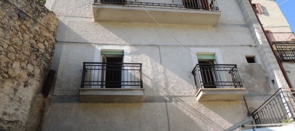 3 rooms Apartment in Capestrano, Italy No. 283200 3