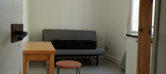 Estudio en Epernon, France No. 99693 2