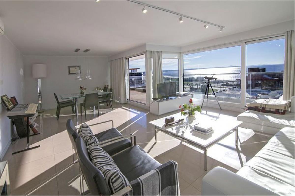 Квартира с 4 спальнями в Пунта-дель-Эсте, Уругвай № 2468