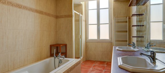 Apartamento de 4 dormitorios en Marseille, France No. 345981 9