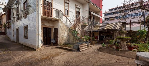 5 bedrooms House in Porto, Portugal No. 25623 25