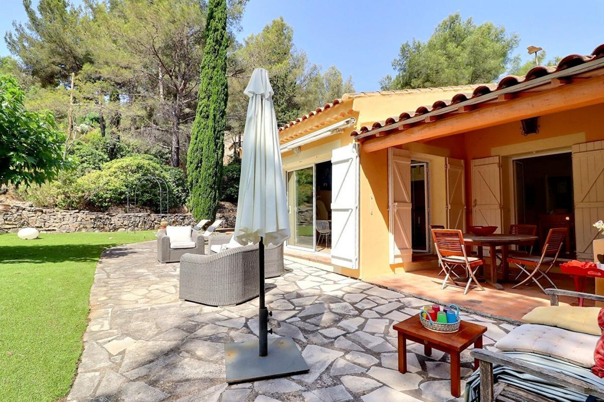 3 bedrooms House in Bandol, France No. 303920