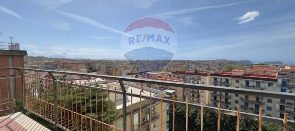 4 bedrooms Apartment in Naples, Italy No. 379304 3