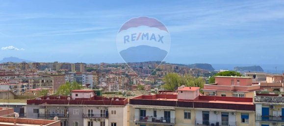 4 bedrooms Apartment in Naples, Italy No. 379304 2