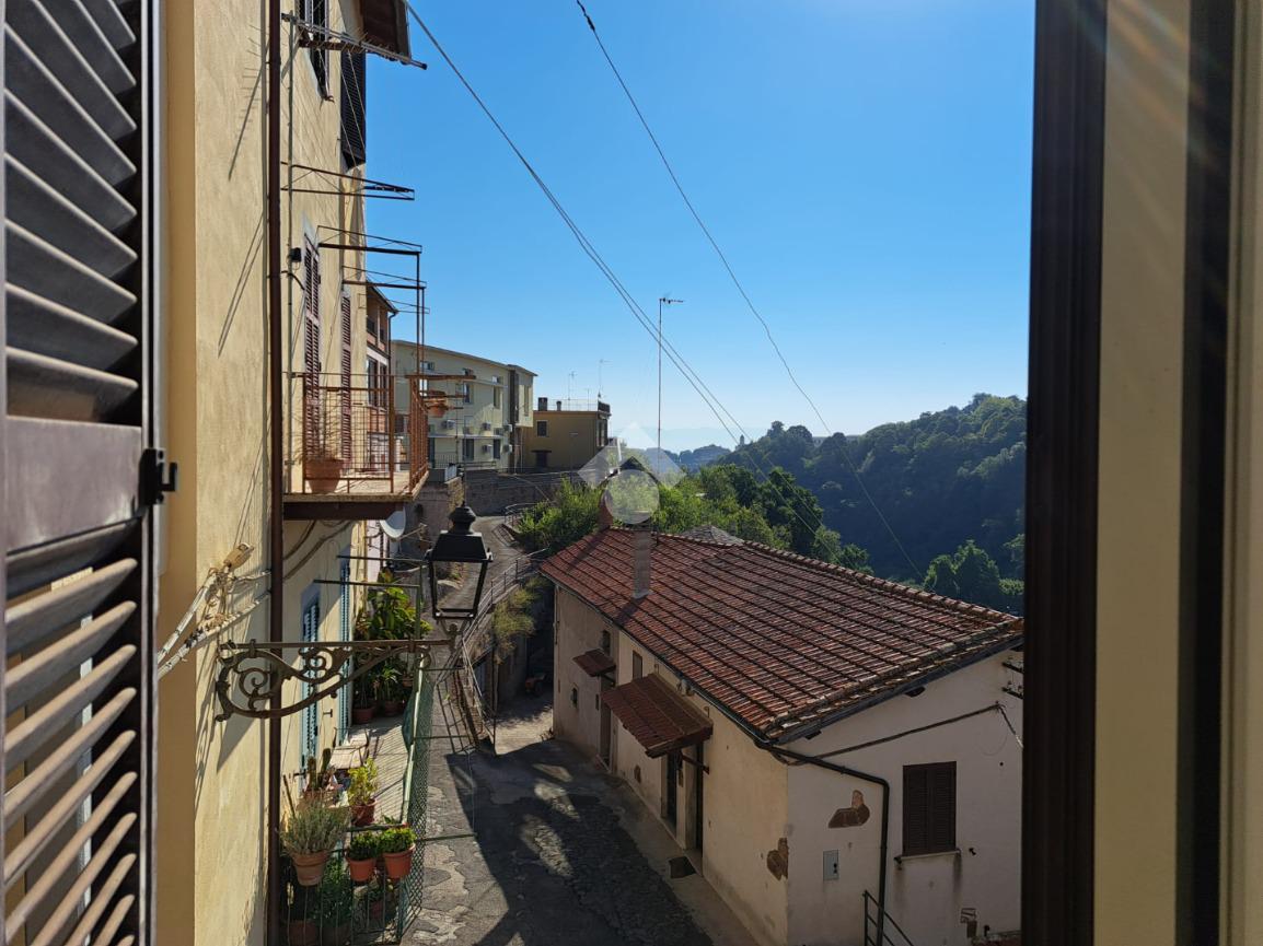 Квартира с 3 комнатами в Валлерано, Италия № 154604